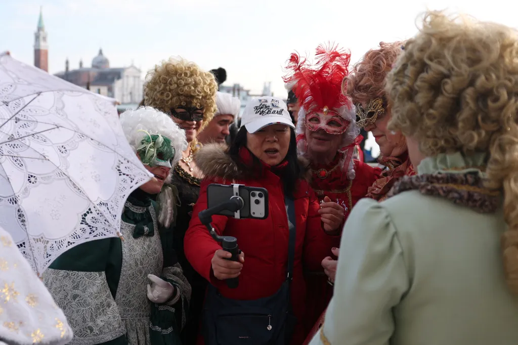 Turisté z celého světa se fotili s Benátčany v karnevalových kostýmech