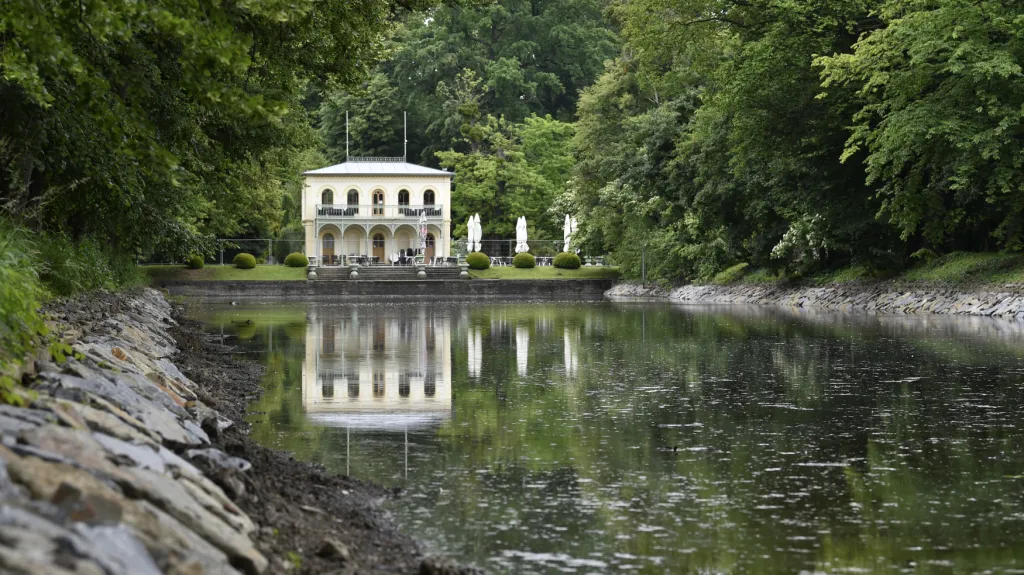 Do kroměřížské Podzámecké zahrady se vrací voda