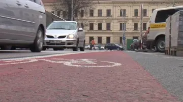 Jízdní pruhy pro cyklisty na Mendelově náměstí
