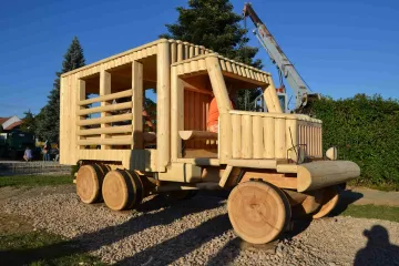 V Třeštici na Jihlavsku mají sochu legendární „vejtřasky“