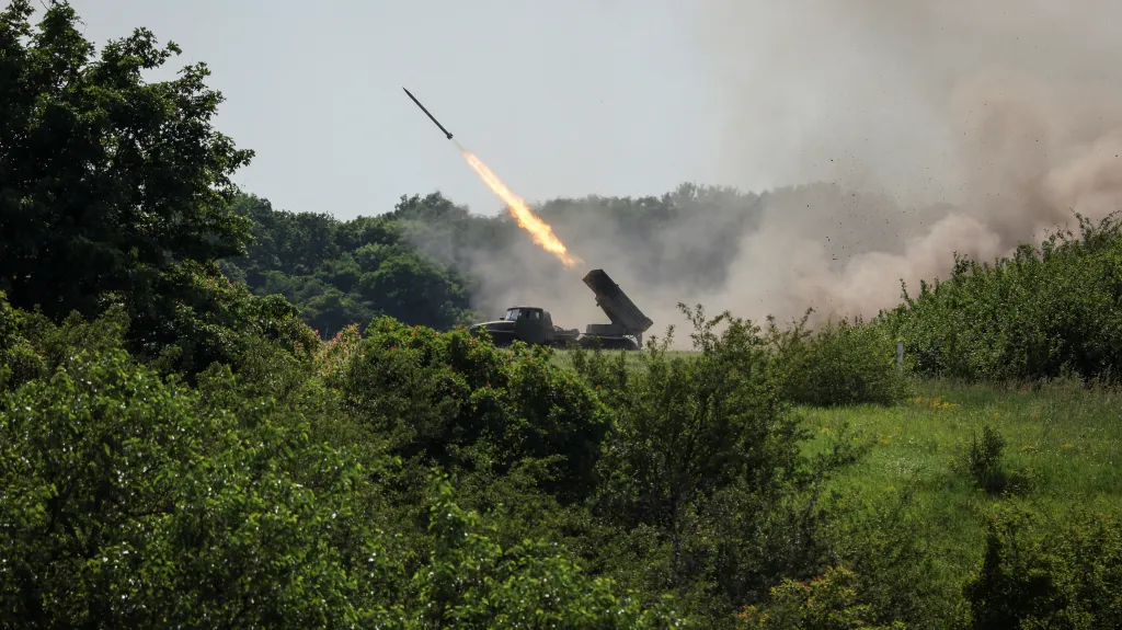 Raketový systém BM-21 Grad nedaleko města Lysyčansk