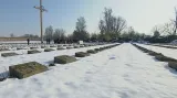 Pietní akt na hřbitově v Památníku Terezín