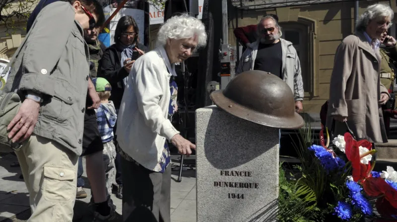 Odhalení pomníku pozemním jednotkám v Plzni