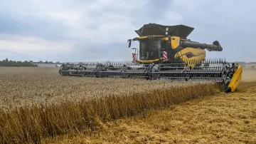 Kombajn na poli u Šlapanic