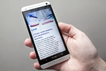 Facebookové Instant Articles používá i ČT, symbol blesku značí rychlé načtení