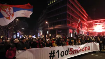 Srbové v ulicích protestovali proti prezidentovi Vučičovi