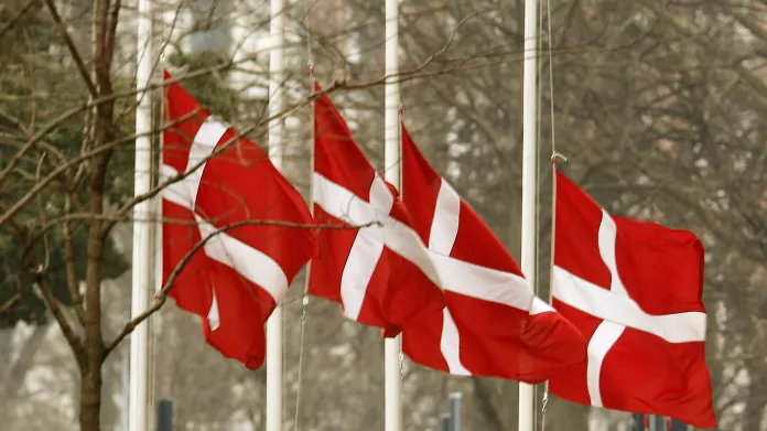 V Dánsku jsou vlajky spuštěny na půl žerdi