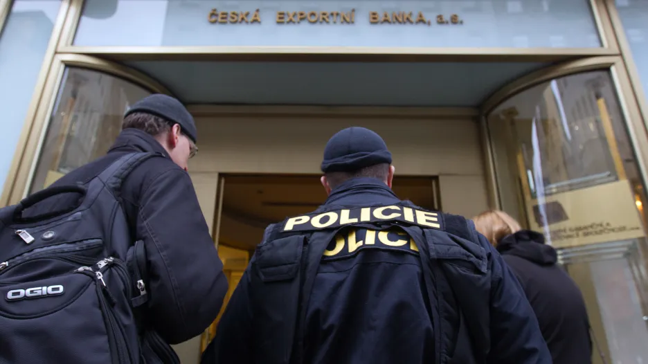 Zásah policie v EGAP a ČEB