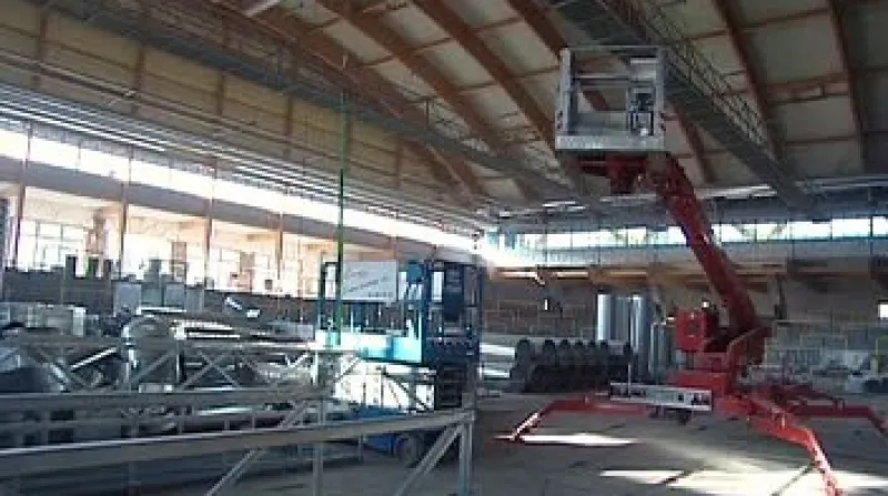 Sokolov se pustil do rekonstrukce hokejové haly.