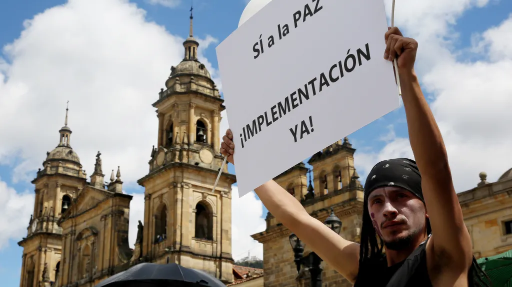 Kolumbijští poslanci schválili mírovou dohodu s FARC