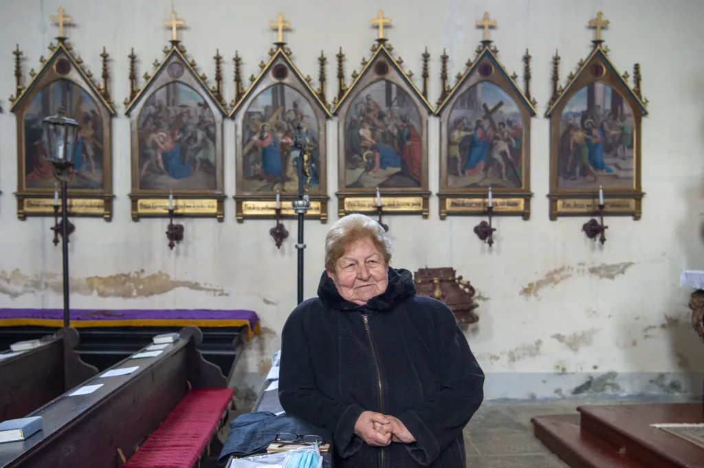 Kostelnice Růžena Burdová (81) jich letos napekla čtyřicet. „Mám recept: vraž do toho, co tě napadne,“ řekla novinářům. Místní zvláštností jsou římovské podkovy, pouťové cukroví, připomíná desatero božích přikázání. Na podkově je devět nebo dvanáct okének