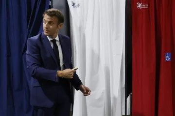 Mélenchonova levicová strana ve francouzských volbách překvapila. Ve druhém kole se zaměří na nevoliče