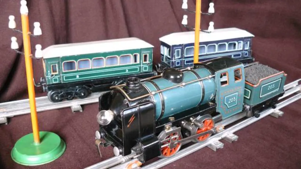 Staré mechanické hračky - výstava v mělnickém muzeu