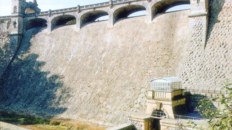 Přehrada Les království na Labi