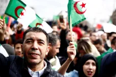 Vetchý diktátor Buteflika chce vládnout i popáté. Čtyřicetimilionové Alžírsko se bouří