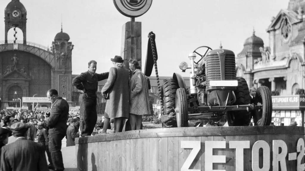 Zetor na veletrhu v Praze v září 1946