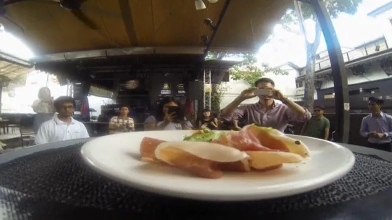 Drony v singapurské restauraci