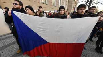 Na pražském Albertově si lidé připomněli výročí shromáždění studentů a pochodu na Národní třídu 17. listopadu 1989