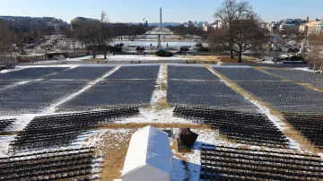 Pohled na National Mall během příprav na inauguraci Donalda Trumpa ve Washingtonu