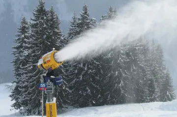 Umělé zasněžování těší lyžaře, méně ekology