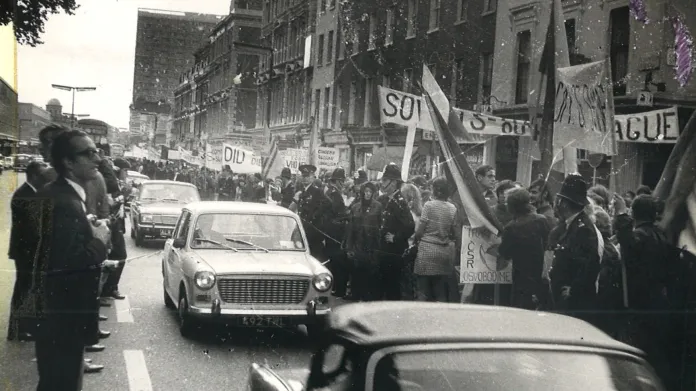 Protest proti invazi v Londýně v roce 1968