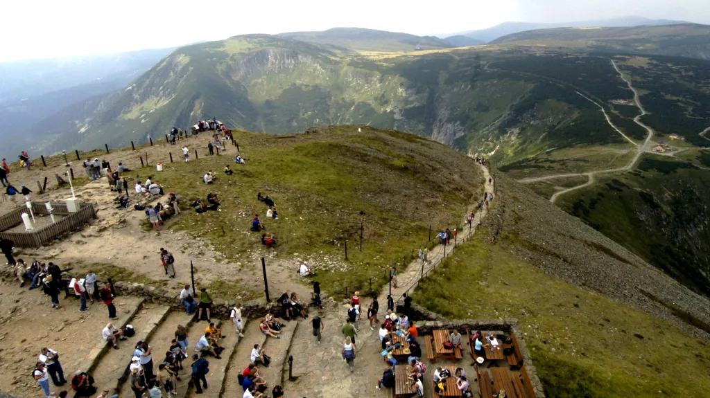 Turisté na Sněžce