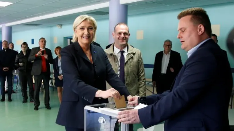 Marine Le Penová hlasovala v Hénin-Beaumontu na severu země
