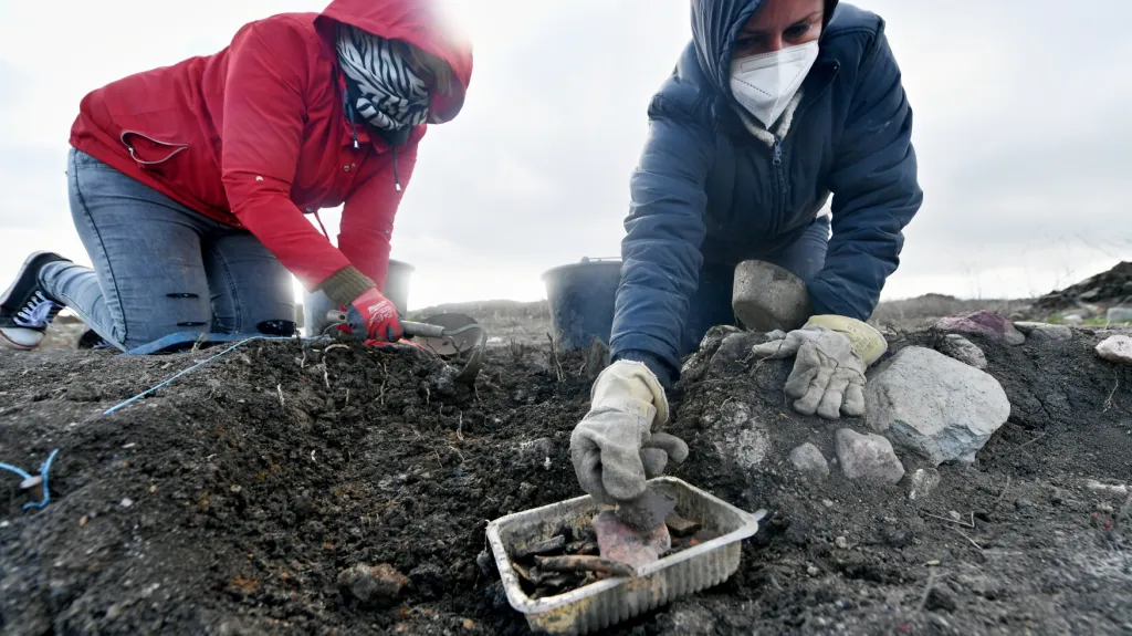 Archeology u Bíliny vystřídají rypadla