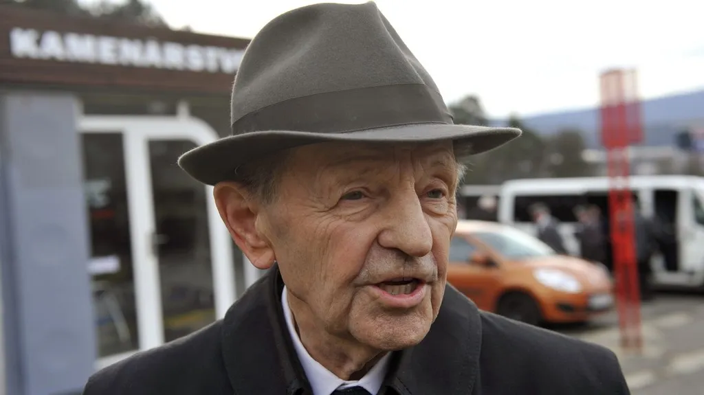 Miloš Jakeš na Biľakově pohřbu