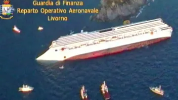 Záchranné práce u lodi Costa Concordia