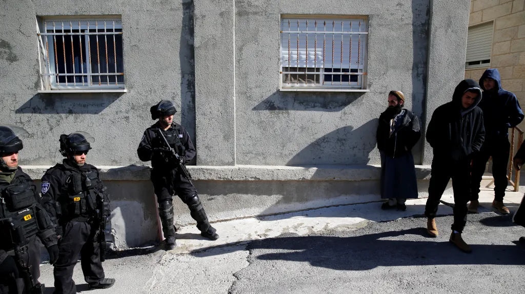 Vojenské hlídky v palestinských ulicích Jeruzaléma