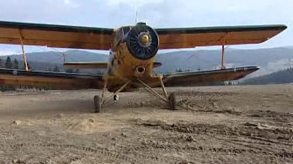 Práškovací letadlo