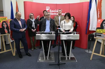 Nezájem voličů i úbytek členů. Reportéři ČT se zaměřili na krizi Sociální demokracie