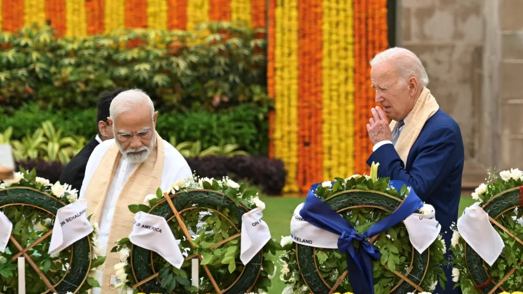 Účastníci summitu G20 uctili v Indii památku Gándího
