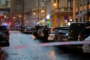 Policie a vnitro situaci po střelbě na filozofické fakultě zvládly, řekl Rakušan. Do budoucna ale bude chtít lepší krizovou komunikaci