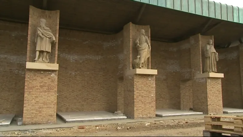 Sochy světců na Velehradě