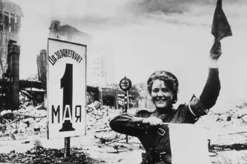 Smyčka kolem Hitlera se definitivně utáhla. Před 75 lety padl Berlín