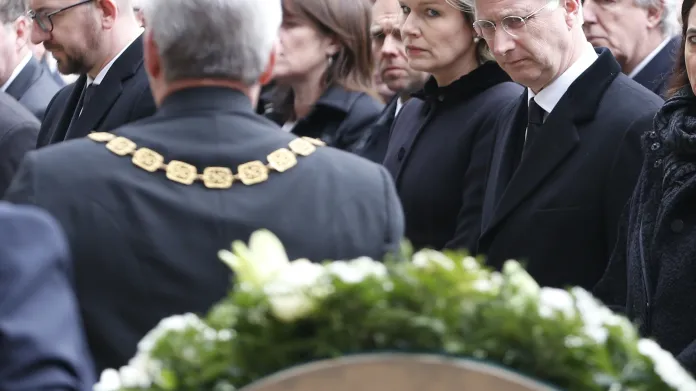 Belgický král Philippe a královna Mathilda při pietě k uctění památky obětí útoků