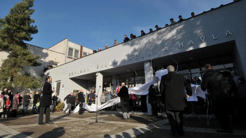 Slavnostní odhalení nového názvu ZŠ Václava Havla