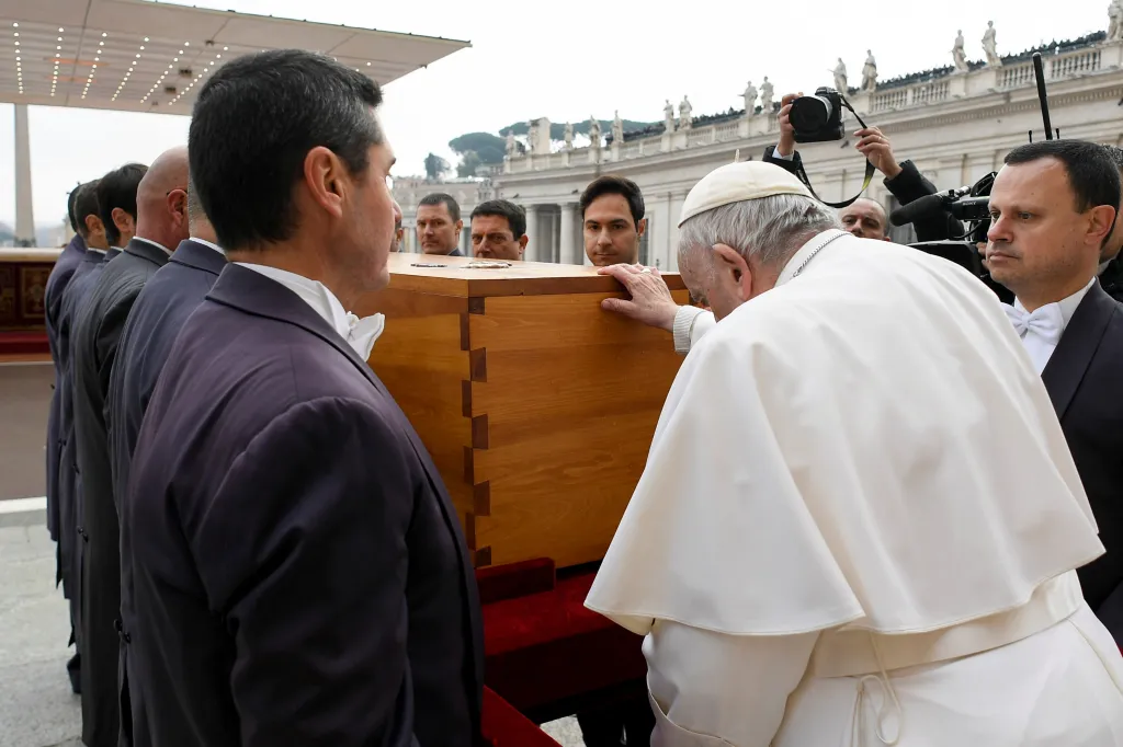 Benedikt XVI., rozený Joseph Ratzinger, zemřel v sobotu ve věku 95 let
