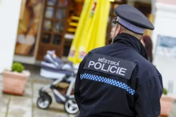 Vnitro a svaz měst požadují dřívější penzi pro dlouholeté strážníky