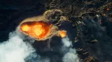 3. místo v kategorii Příroda – divočina. Snímek zachycuje nejaktivnější sopku na světě Piton de la Fournaise na francouzském ostrově Réunion poblíž Madagaskaru. Fotografie byla pořízená nad kráterem při silném větru (50 km/h) a vysoké teplotě vzduchu.