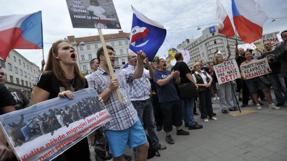 Protest proti migrantům směřujícím do Evropy uspořádali radikálové z Dělnické mládeže