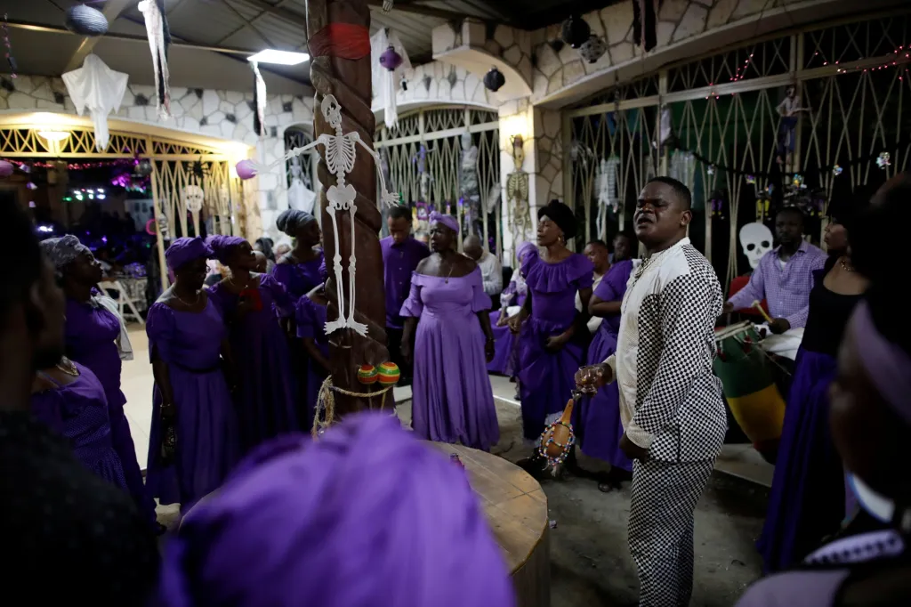Vyznavači voodoo na Haiti oslavili svátek smrti