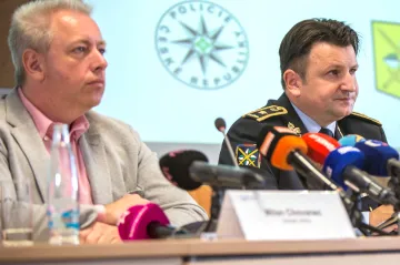 Policie zabránila protičínské demonstraci, advokát žádá předvolat Chovance i Tuhého