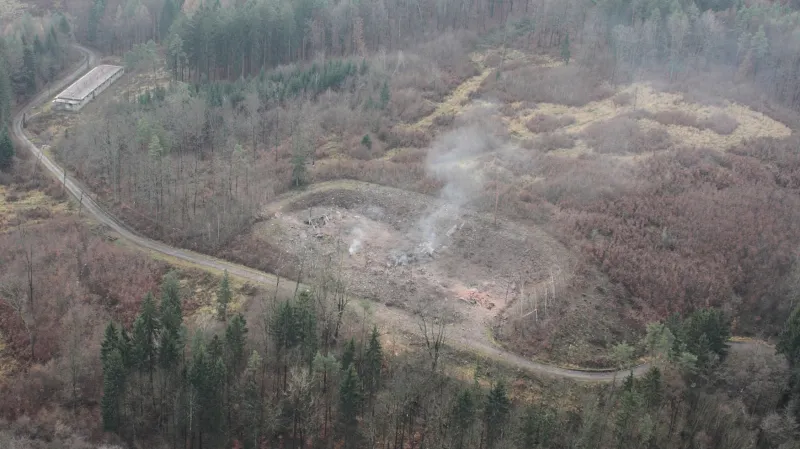 Místo po výbuchu skladu ve Vrběticích