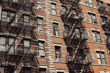 New York schválil zastropování nájemného u milionu bytů, splnil Mamdaniho slib