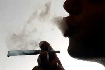 Marihuana v dospívání zdvojnásobuje riziko duševních nemocí