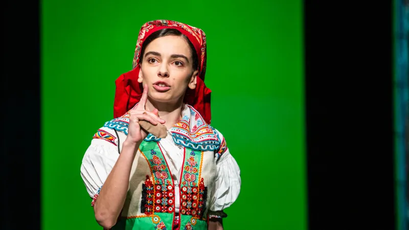 Klára Ondrůšková v inscenaci Gazdina roba Slováckého divadla