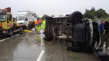 Hromadná havárie u Rousínova zablokovala dálnici